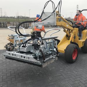 paver placement hydraulic clamp