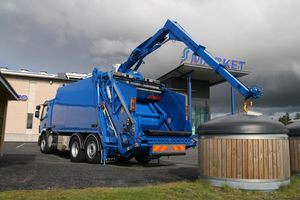 trailer-mounted crane