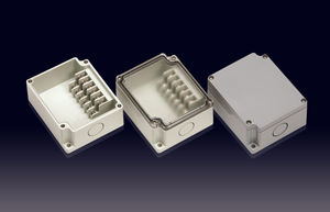 安装在墙上的接线盒