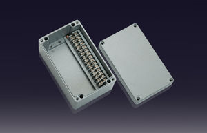 安装在墙上的接线盒