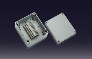 安装在墙上的接线盒