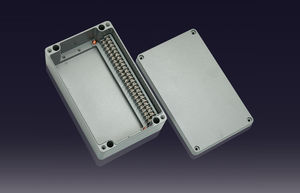 安装在墙上的接线盒