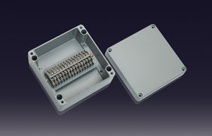 安装在墙上的接线盒