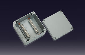 安装在墙上的接线盒