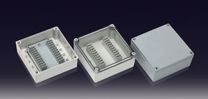 安装在墙上的接线盒