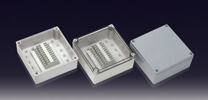 安装在墙上的接线盒