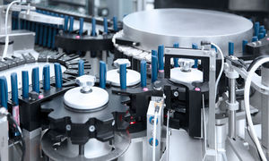 continuous-motion labeling machine