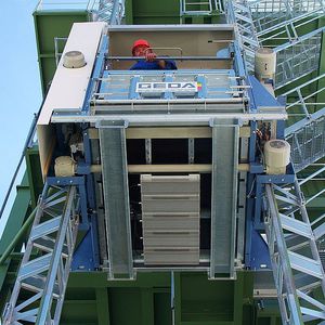 twin-mast mast climbing work platform 1