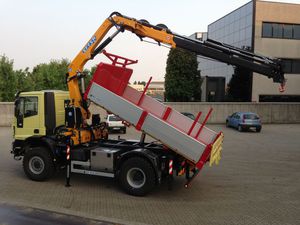 truck-mounted crane