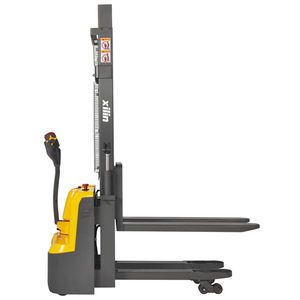 electric stacker truck 1