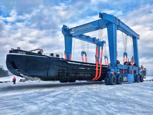 自走式龙门起重机