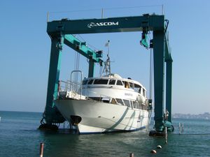 自走式龙门起重机