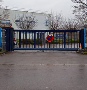 sliding gate 1