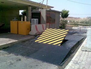 hydraulic retractable bollard 1