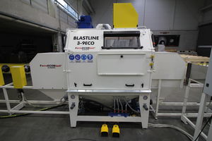 suction blast cabinet