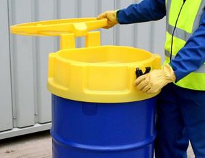 funnel with locking toggle