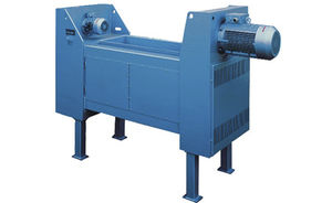 three-shaft碎纸机