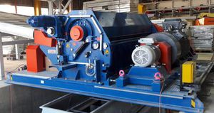 toothed roller crusher / stationary