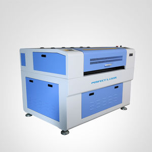 CO2 laser cutting machine