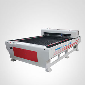 CO2 laser cutting machine