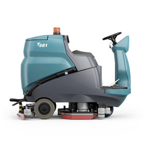 ride-on scrubber-dryer 1
