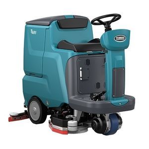 ride-on scrubber-dryer 1