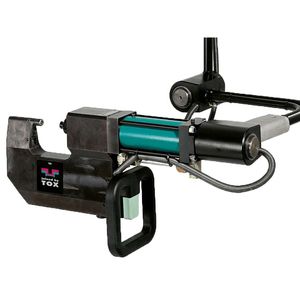 pneumatic clinching hand tool