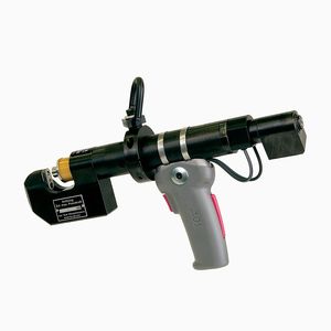 pneumatic clinching hand tool