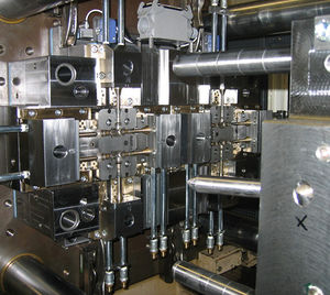 multi-cavity plastic injection mold / hot-runner / technical parts / aesthetic parts
