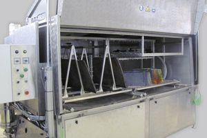 parts washer / spraying