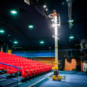 mobile mast boom lift / electric