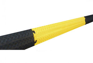 floor-mounted cable protector / rubber