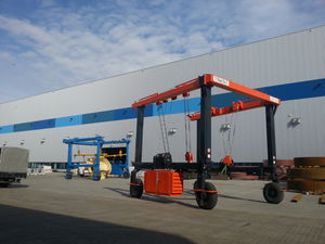 rubber-tired gantry crane