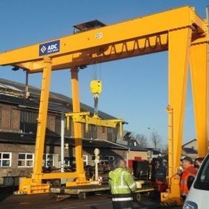 rail-mounted gantry crane