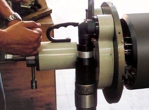rotary blade cutting machine