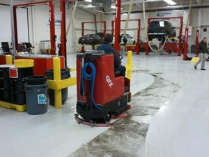 ride-on scrubber-dryer / battery-powered / compact