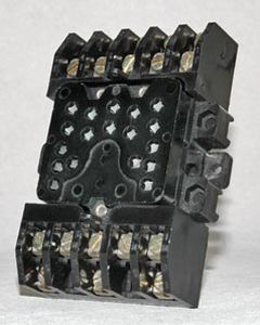 square-based继电器插座