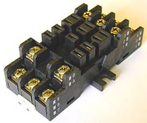 square-based继电器插座