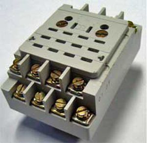 square-based继电器插座