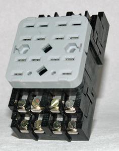 square-based继电器插座