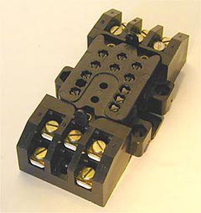 square-based继电器插座