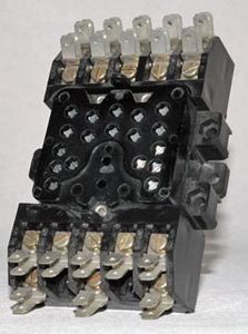 square-based继电器插座