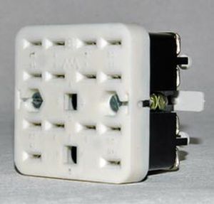 square-based继电器插座