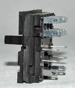 square-based继电器插座