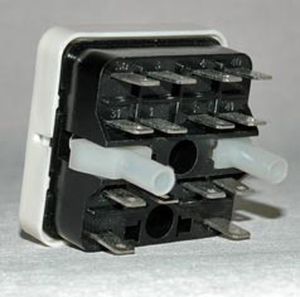 square-based继电器插座