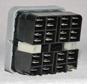 square-based继电器插座