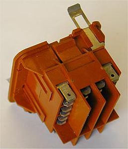 square-based继电器插座