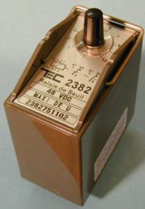 voltage monitoring relay / 2 NO/NC / plug-in / DC