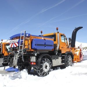 sand salt spreader