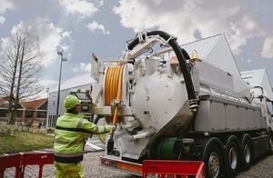 truck-mounted outdoor cleaning machine 1